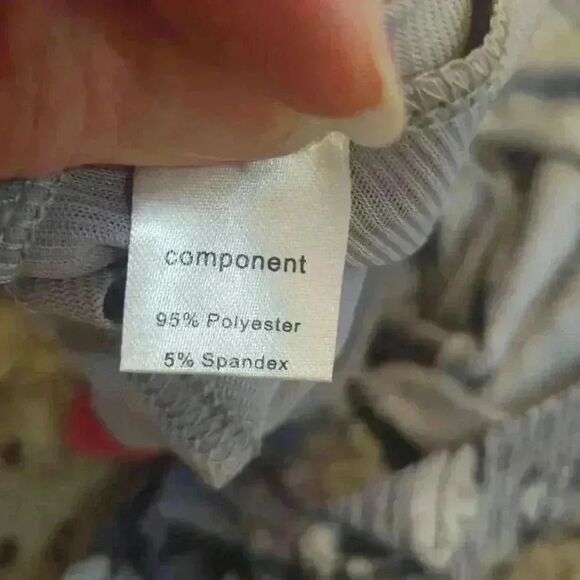 Timeson Women's Gray Poly/Spandex Floral Relaxed Fit Top NEW - Picture 14 of 14